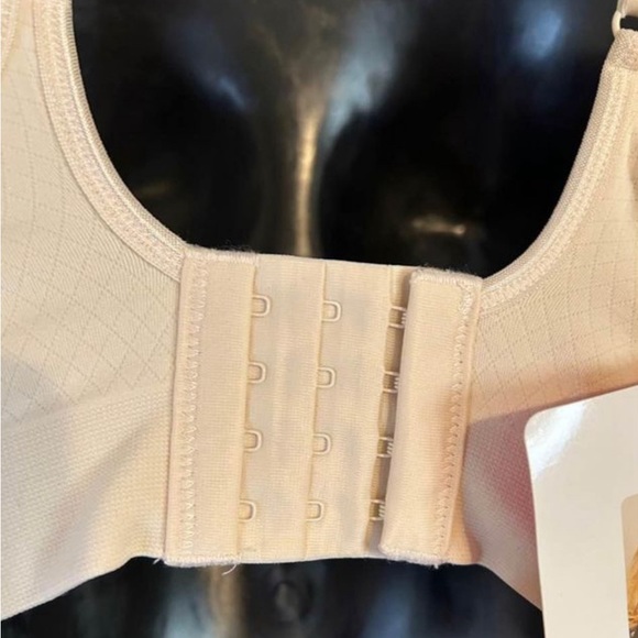 NWT Breezies Ivory, Underwire, Comfort Straps Bra 34C - Picture 5 of 10